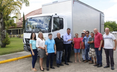 Novo caminhão para a coleta seletiva de Forquilhinha