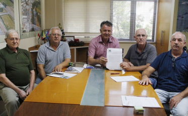 Prefeito assina termo de cessão de uso de equipamento para a rizicultura em Forquilhinha