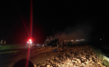 Motorista morre carbonizado em acidente na BR-101