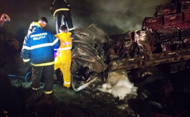 Motorista morre carbonizado em acidente na BR-101