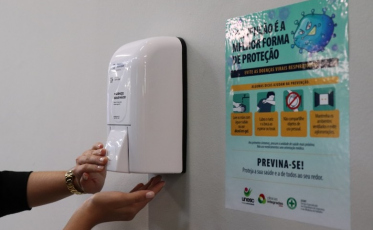 Unesc inicia distribuição de álcool em gel e líquido 70% para a comunidade