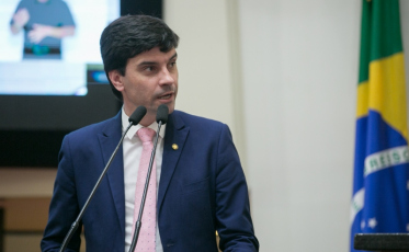 Projeto de lei quer proibir empréstimos a idosos por telefone e internet