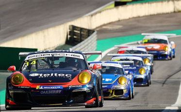 Criciumense André Gaidzinski disputa a primeira etapa da Porsche Cup 2020