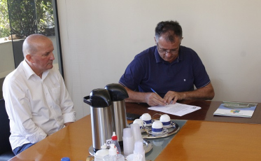 Mais 200 metros de asfalto para a Rodovia Leonardo Loch