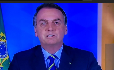 Em pronunciamento, Bolsonaro volta a defender isolamento vertical