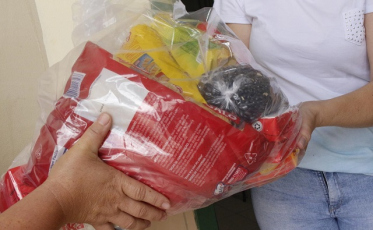 Familiares de alunos da Rede Municipal recebem kit emergencial em Forquilhinha