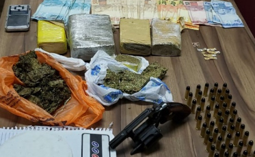 Adolescentes são apreendidos com drogas e arma em Imbituba