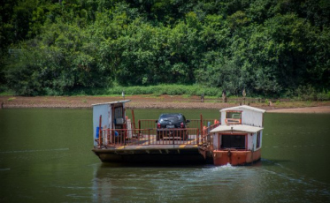 O acesso dos alunos distantes ao material da educação