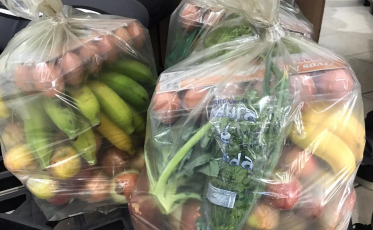 Alunos em situação de vulnerabilidade recebem kits da alimentação em Içara