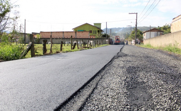 Rua no bairro Mina do Mato é pavimentada