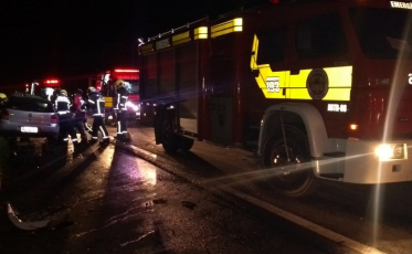 Colisão entre carro e caminhão é registrada na BR-101