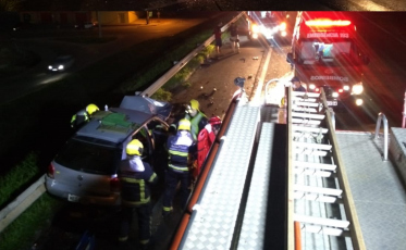 Colisão entre carro e caminhão é registrada na BR-101