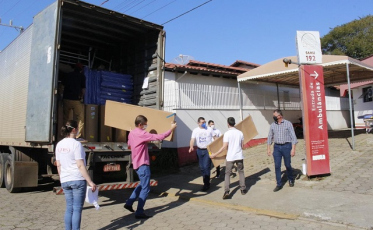 Saúde de Forquilhinha recebe macas e camas clínicas da JBS