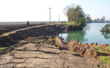 Erosão provocada pelo Rio Araranguá exige construção de novo trecho de rodovia