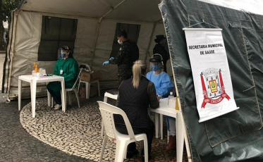 Orientações de combate à Covid-19 são intensificadas na Praça Nereu Ramos