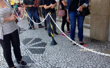 Bancos e clínica são autuados em Criciúma