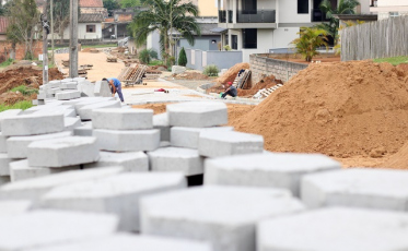 Obras de pavimentação avançam no distrito do Rio Maina