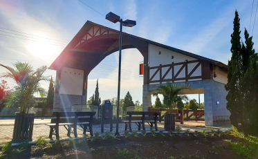 Pórtico recebe nova identidade visual com construção de praça em Forquilhinha