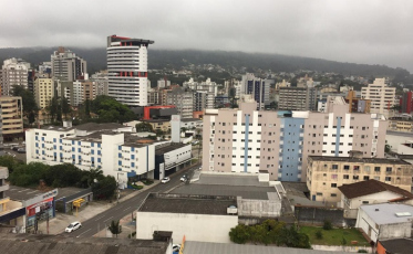 Tempo fechado e chuvoso no feriadão 