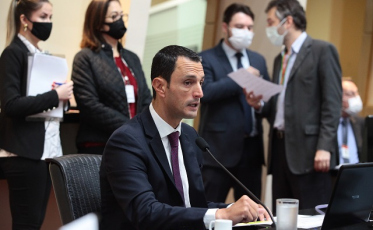 Comissão recebe nova procuração da defesa da vice-governadora