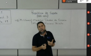 Colégio oferece aulas gratuitas para ENEM e vestibular