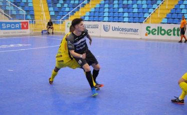 Tubarão vence e assume liderança na Liga Nacional de Futsal