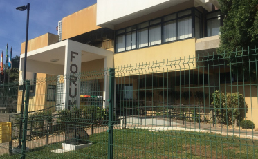 Júri em Içara condena homem a 26 anos de prisão por feminicídio da esposa