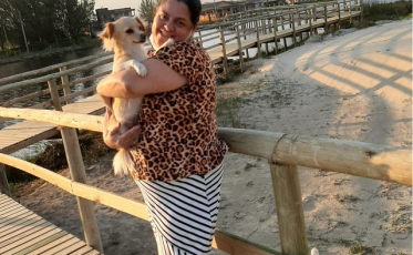 No Núcleo de Bem-Estar Animal, moradora encontra um recomeço e um novo amor de quatro patas