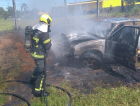 Carro é consumido pelas chamas na Rodovia Luiz Rosso