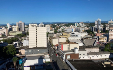 Final de semana com tempo nublado e chuva 