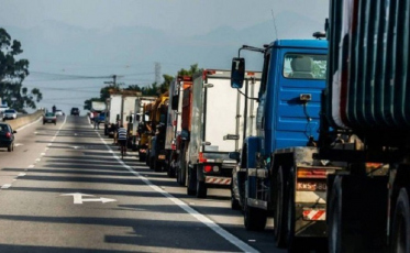 Caminhões escoltados pela PM ou defesa Civil não serão bloqueados