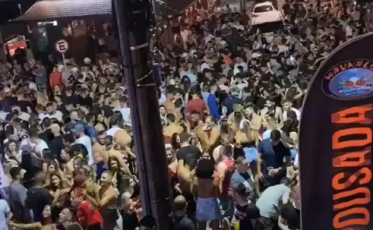 Imagens mostram grandes aglomerações nas ruas de Garopaba (VÍDEO)