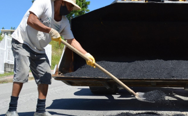 Ruas de Morro da Fumaça recebem operação tapa-buracos