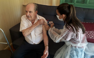 Morro da Fumaça inicia vacinação de idosos de 80 e 81 anos nesta terça-feira