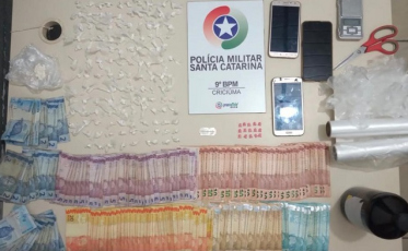 PM prende três adultos e apreende um adolescente por tráfico de drogas em Criciúma