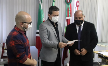 Jefferson Monteiro assume cadeira na Câmara de Criciúma