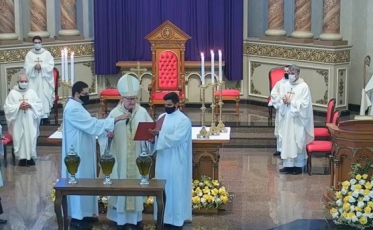 Diocese de Criciúma: Santos Óleos são abençoados em missa solene