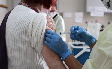 Criciúma deve receber mais vacinas contra Covid-19 e seguir imunizando idosos neste final de semana