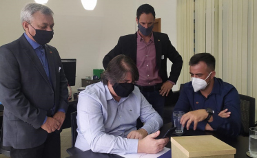 Diretoria do Mampituba apresenta projeto da piscina olímpica em Brasília