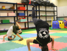 Aulas de capoeira estimulam desenvolvimento infantil no Colégio Satc 