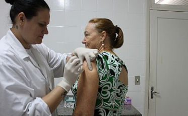 Criciúma vacina mais de 9 mil pessoas contra gripe no feriado