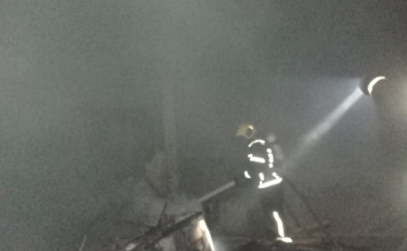 Incêndio atinge depósito de ração em Orleans 