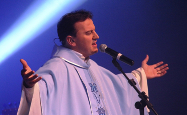 Nova Veneza comemora aniversário de 130 anos com show do Padre Ezequiel 