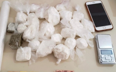 Comerciante que usava estabelecimento para vender cocaína é preso pela polícia