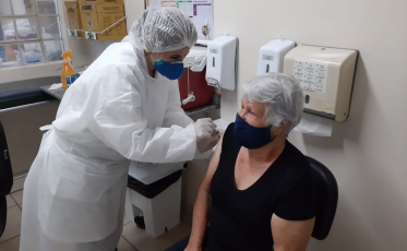 Criciúma inicia vacinação de pessoas acima de 45 anos