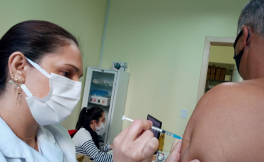 Içara inicia vacinação de trabalhadores da indústria contra a Covid-19