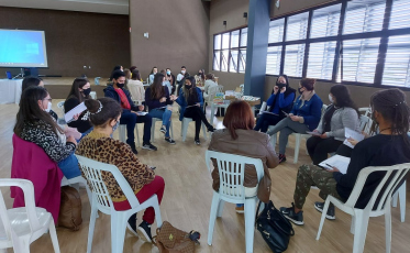 Formação continuada para auxiliares de sala é realizada em Içara