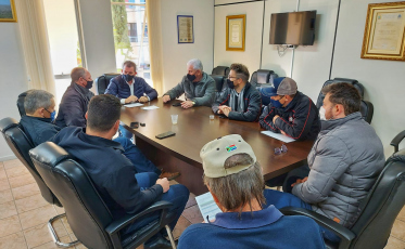 Prefeitura e Caravaggio firmam parceria para construção de muro no estádio