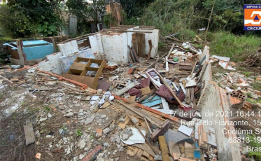 Residência em área invadida e de preservação permanente é derrubada