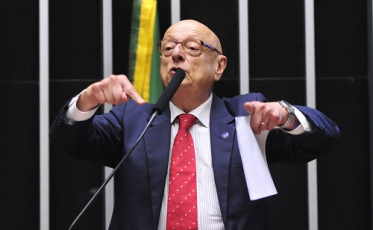 Roberto Azevedo: “Esperidião Amin tem a faca e o queijo na mão”